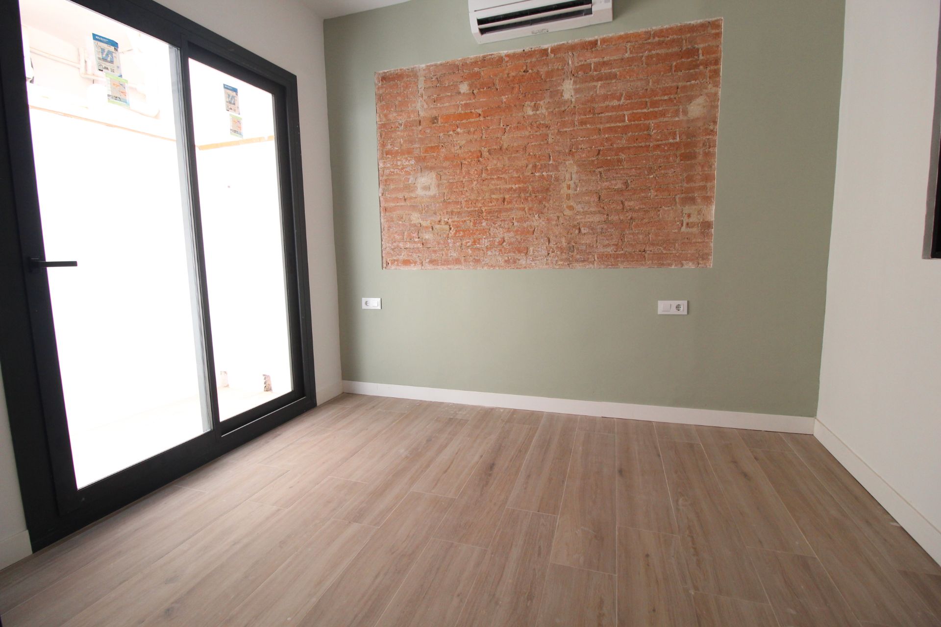 Planta baja for sale in  Barcelona Capital  with Air Conditioner, Heating and Oven