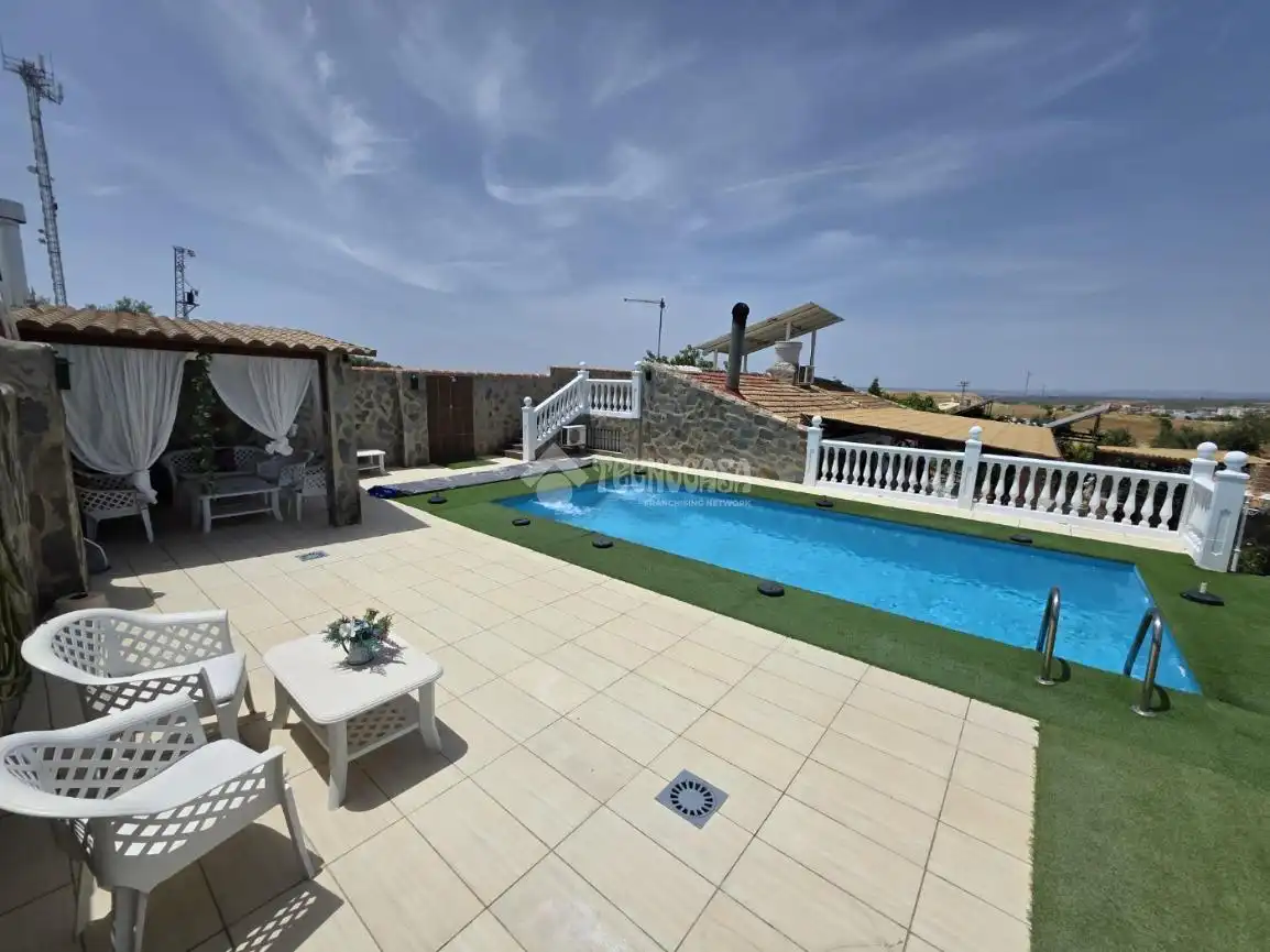 Piscina de Finca rústica en venda en Linares amb Aire condicionat, Traster i Piscina