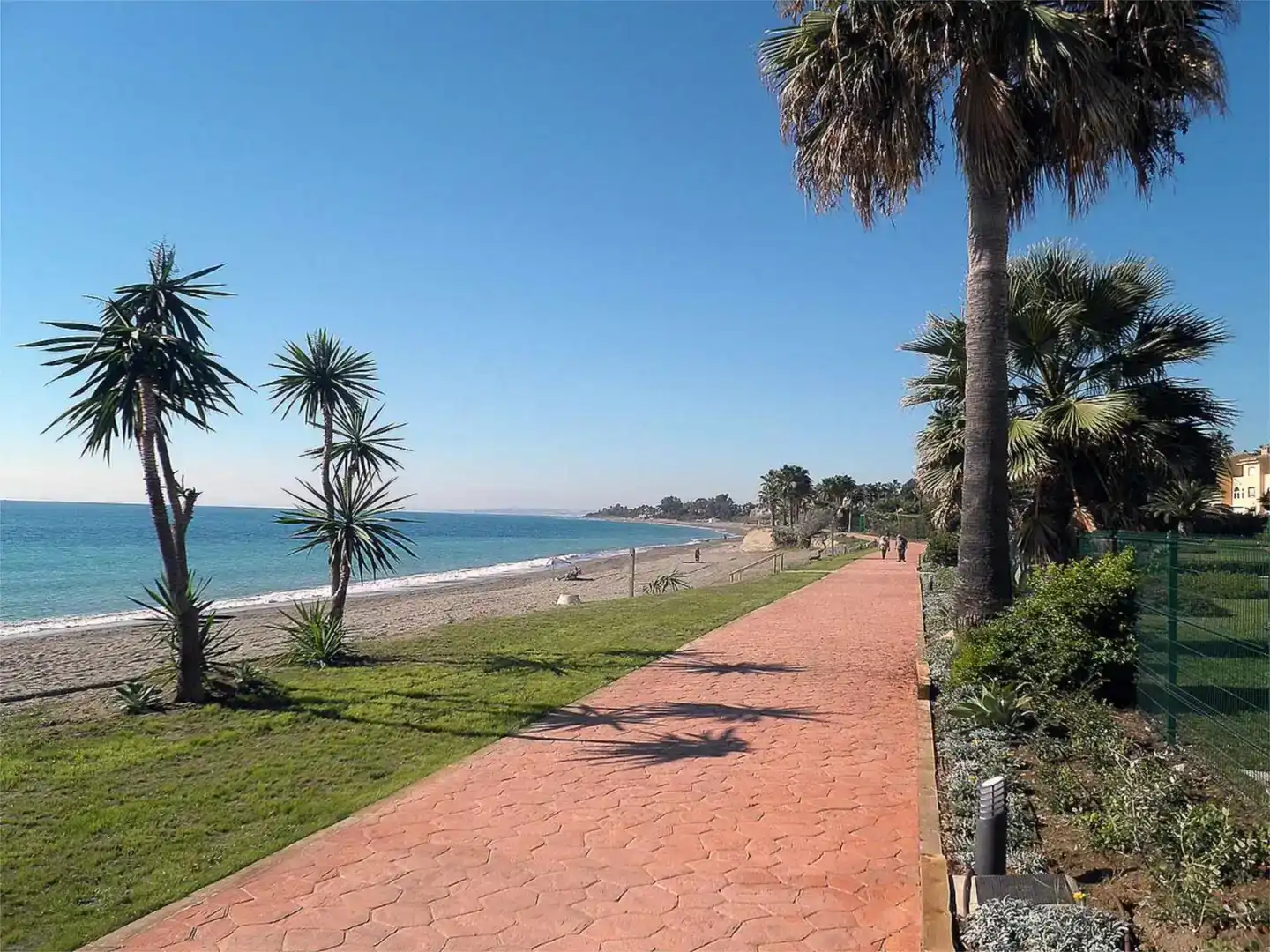 Vista exterior de Piso en venta en Estepona con Jardín privado, Trastero y Piscina
