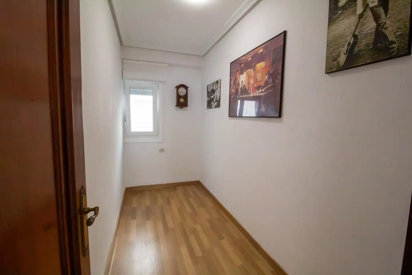 Flat for rent in Valencia  with Air Conditioner and Furnished
