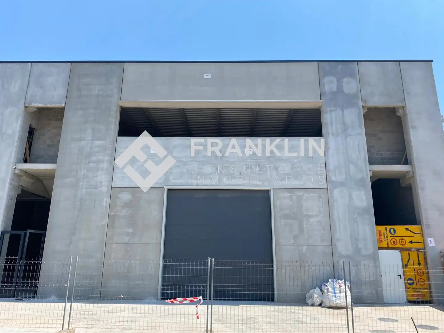 Außenansicht von Fabrikhallen zur Miete in La Garriga