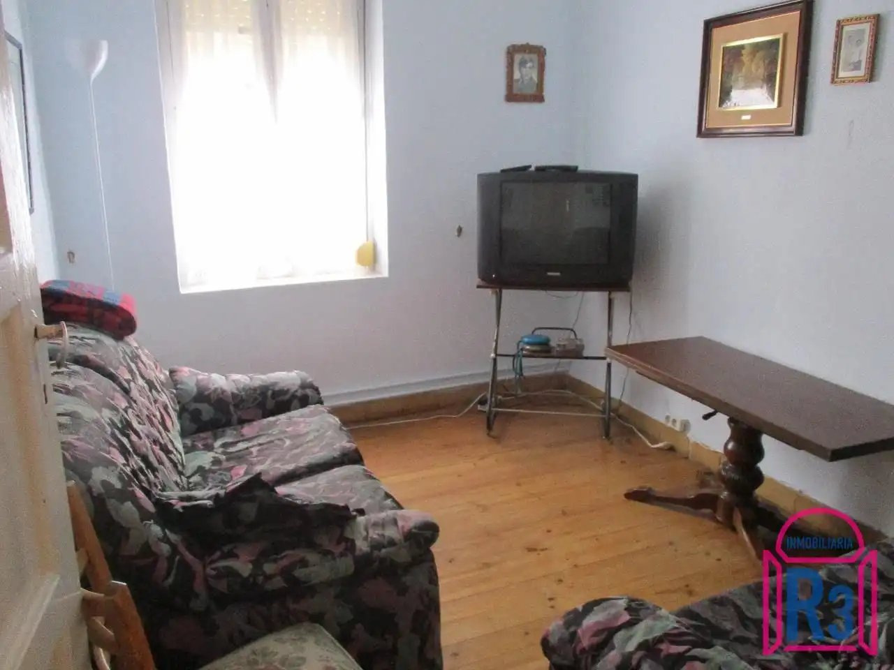 Sala d'estar de Casa o xalet en venda en León Capital  amb Calefacció