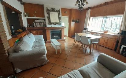 Sala d'estar de Casa o xalet en venda en La Zubia amb Jardí privat i Piscina