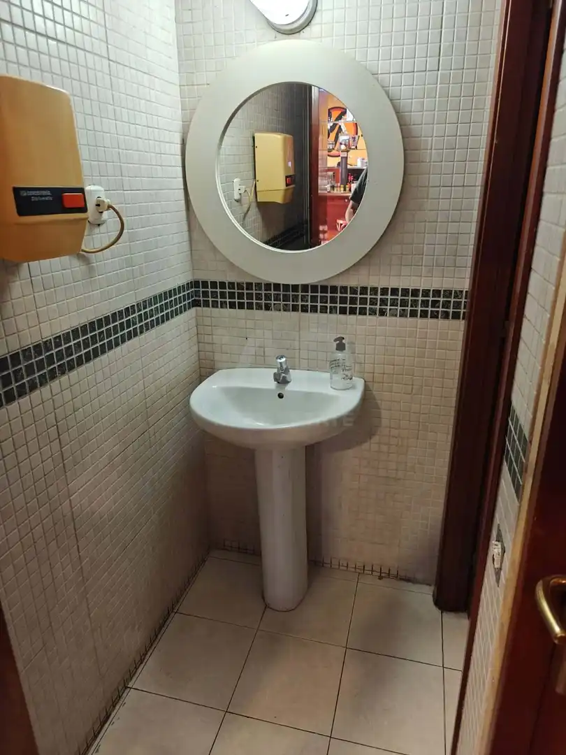 Badezimmer von Geschaftsraum zur Miete in Badalona