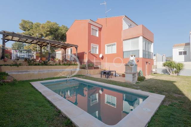 Casa-chalet en Venta en Carrer Cantal en Alfinach - Los Monasterios