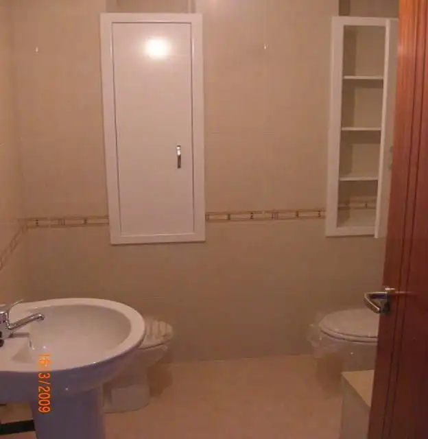 Baño de Piso de alquiler en Ferrol con Calefacción, Parquet y Horno