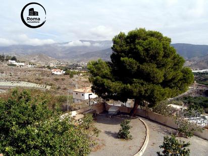Vista exterior de Casa o xalet en venda en Motril amb Aire condicionat, Calefacció i Jardí privat