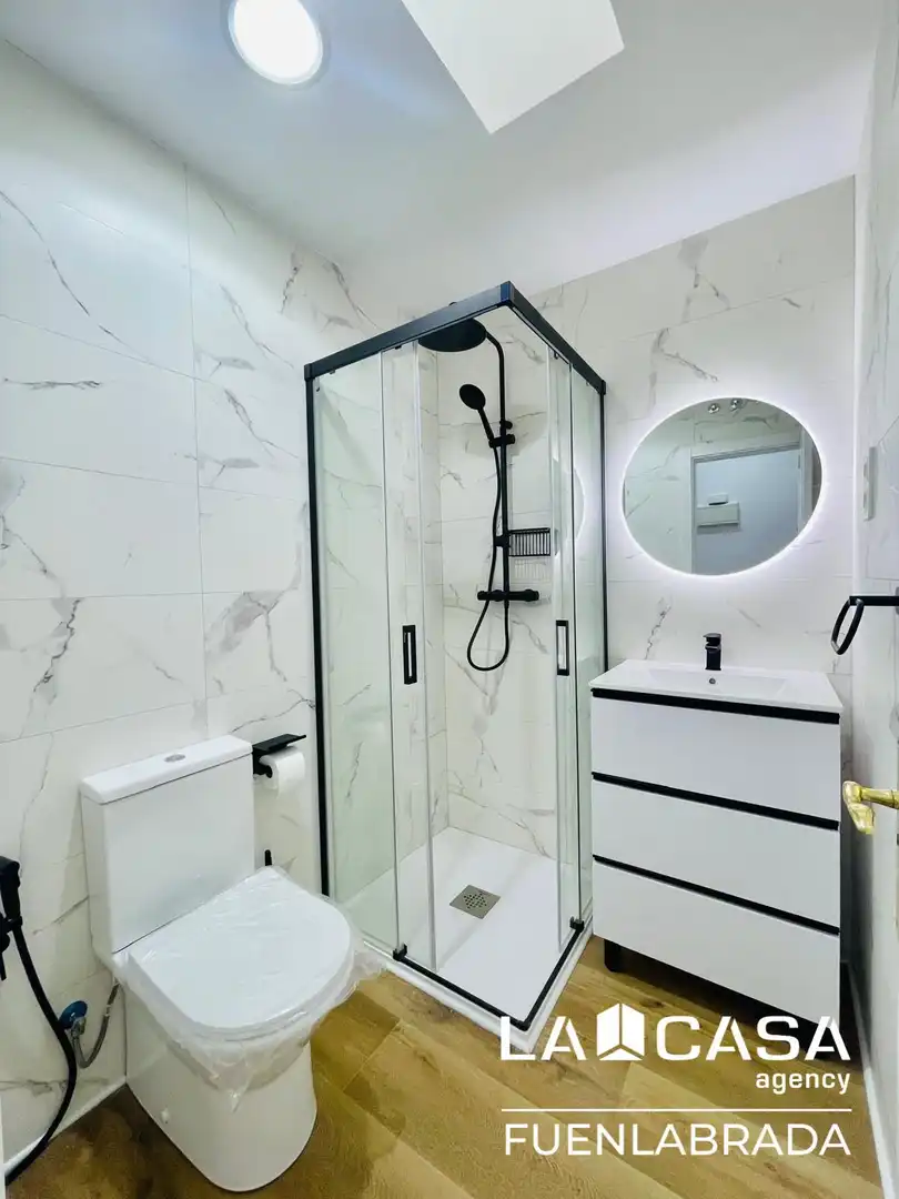 Badezimmer von Dachboden zum Verkauf in Fuenlabrada mit Klimaanlage und Terrasse