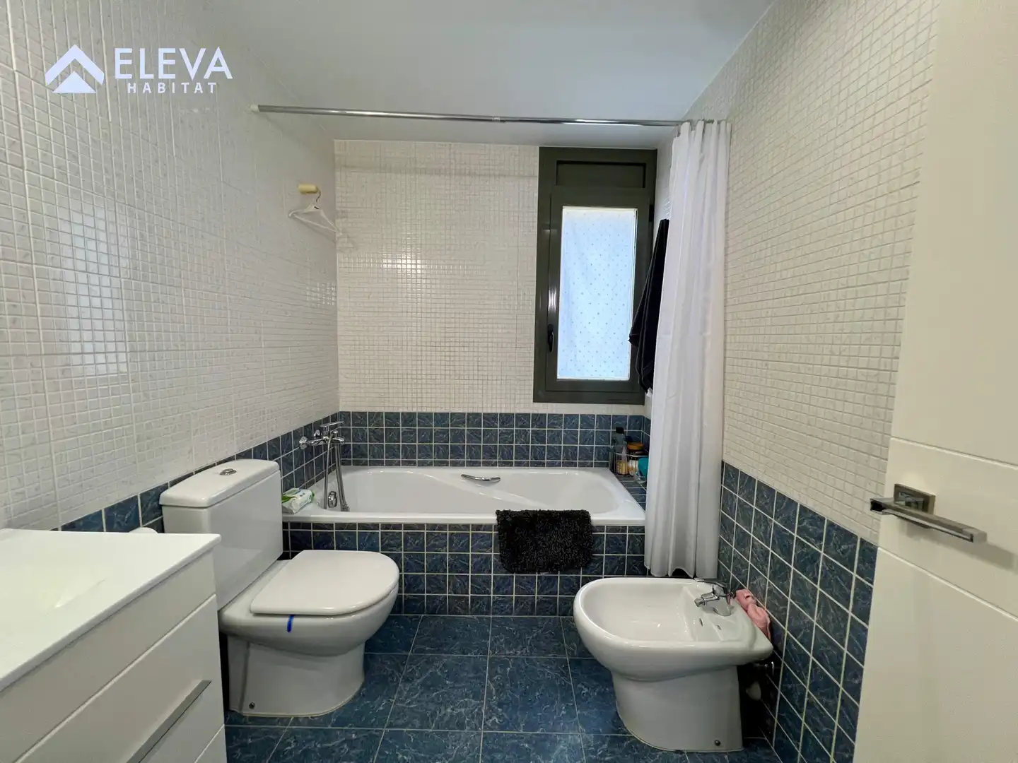 Bany de Casa adosada en venda en Lleida amb Aire condicionat, Parquet i Terrassa