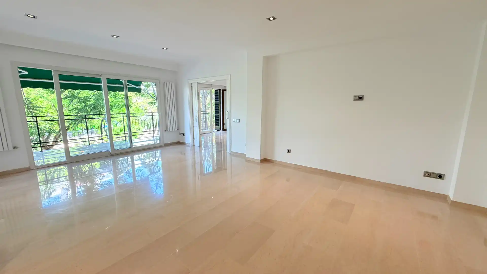 Living room of Flat for rent in  Palma de Mallorca  with Air Conditioner, Terrace and Oven