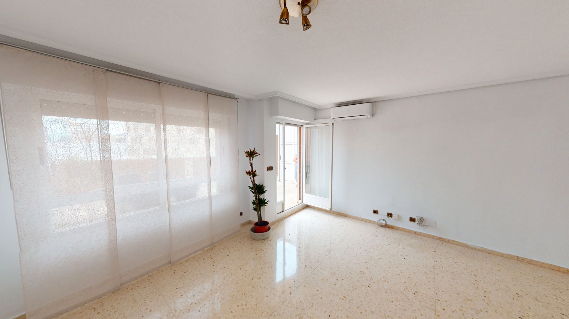 Ático de alquiler en Alicante / Alacant con Aire acondicionado, Calefacción y Terraza