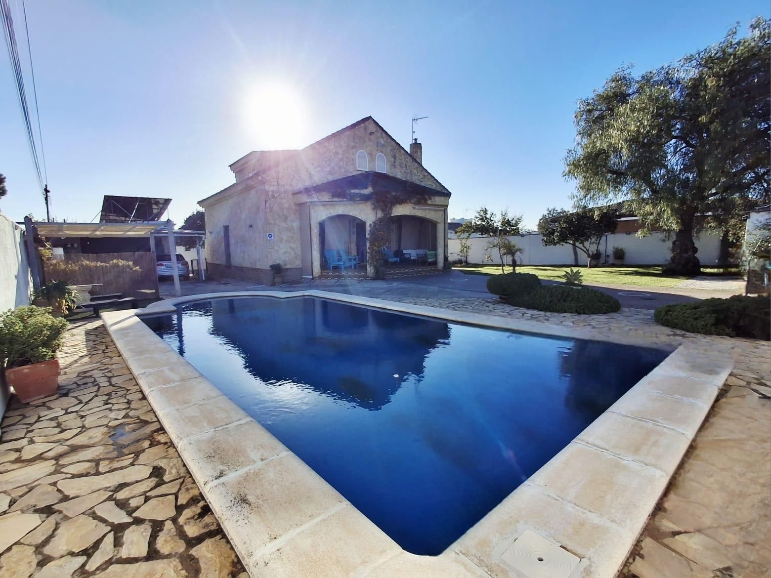 Swimming pool of House or chalet for sale in Chiclana de la Frontera  with Air Conditioner, Private garden and Storage room