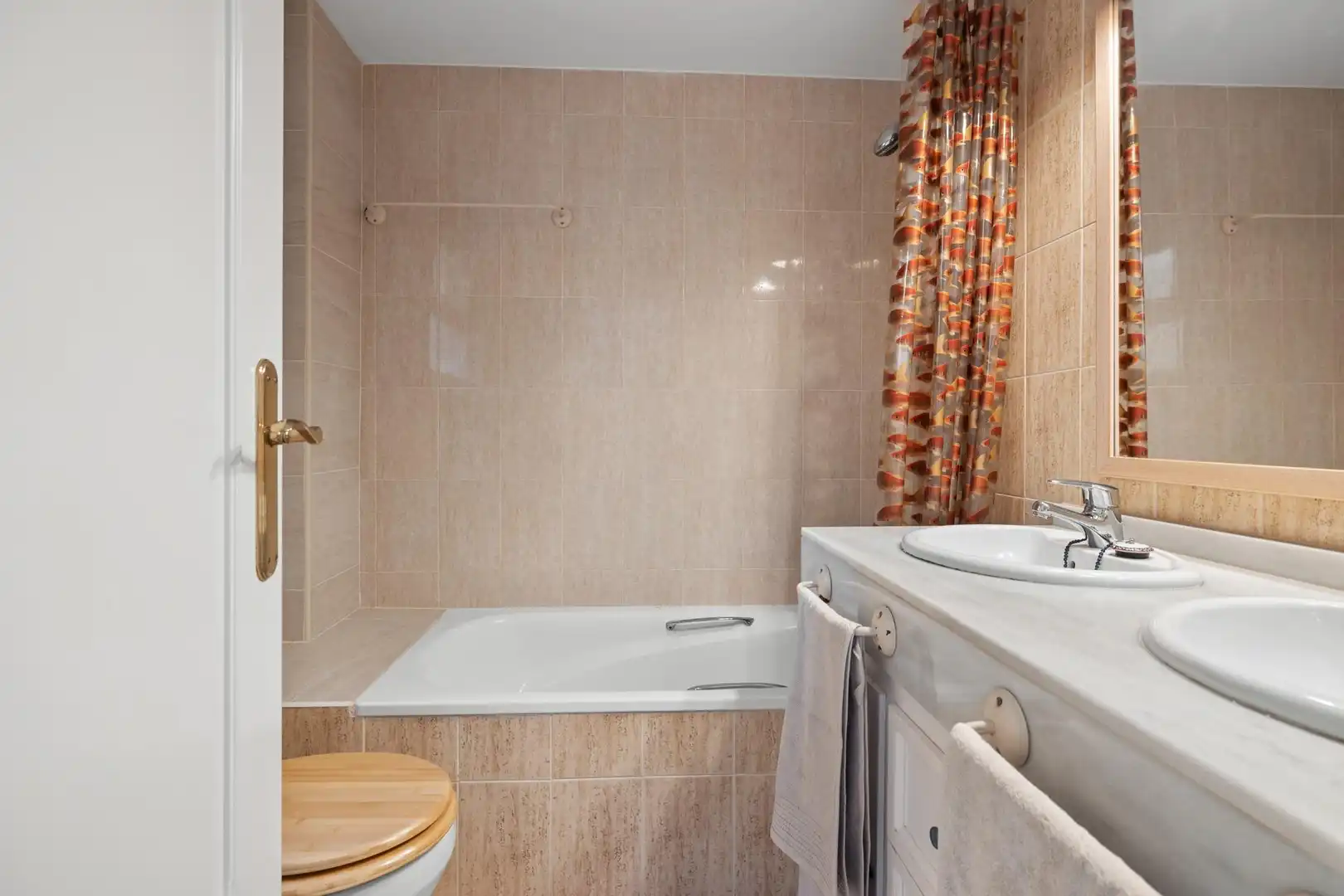 Badezimmer von Wohnung zur Miete in Mijas mit Klimaanlage, Heizung und Privatgarten