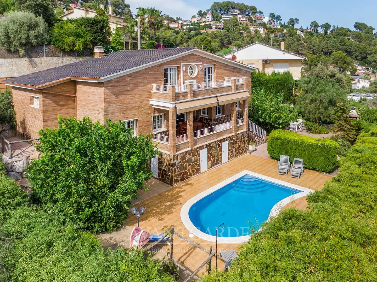 Vista exterior de Casa o xalet en venda en Pallejà amb Aire condicionat, Calefacció i Jardí privat