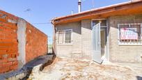 Vista exterior de Casa o xalet en venda en Alba de Tormes amb Calefacció, Terrassa i Balcó