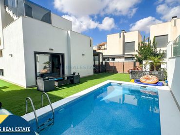 Chalet con piscina en venta en Playa de los Locos