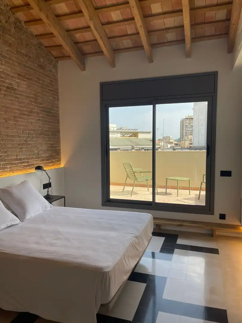 Dormitori de Pis de lloguer en Girona amb Aire condicionat, Calefacció i Terrassa