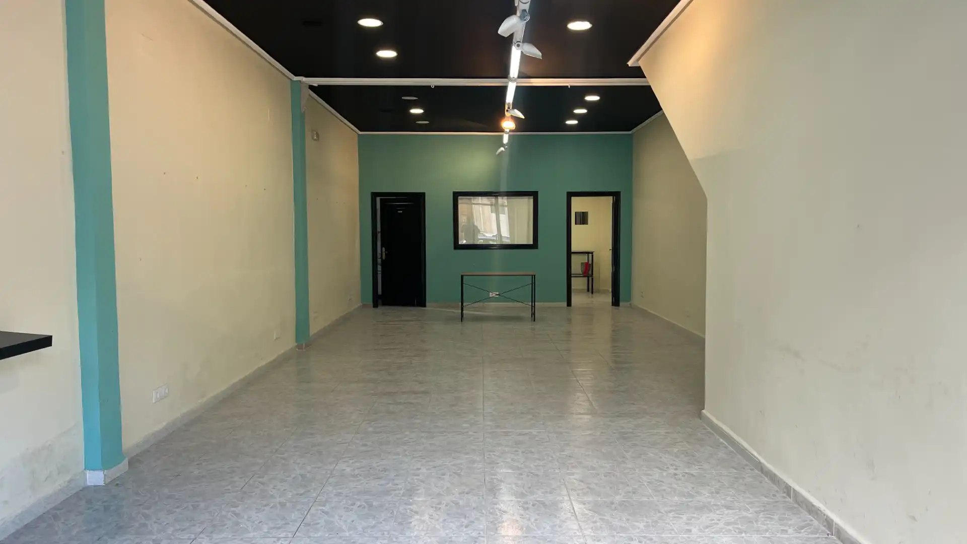 Commercial properties for rent in Albal  with Air Conditioner and Alarm