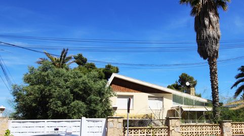 Amplio Chalet en Petrer Alicante con Parcela de 809 m2
