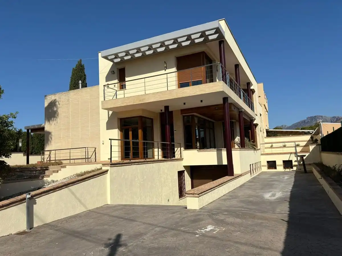 Vista exterior de Casa o chalet en venta en L'Alfàs del Pi con Aire acondicionado, Jardín privado y Terraza