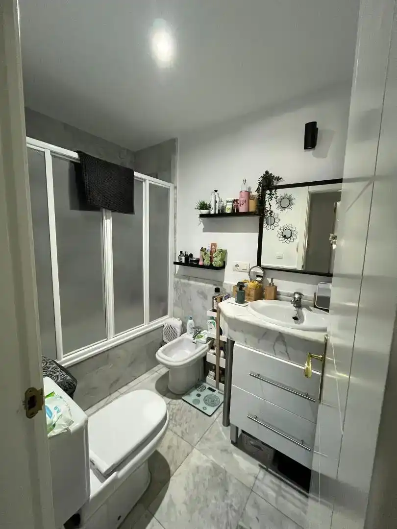 Baño de Piso en venta en Rota con Aire acondicionado, Trastero y Piscina