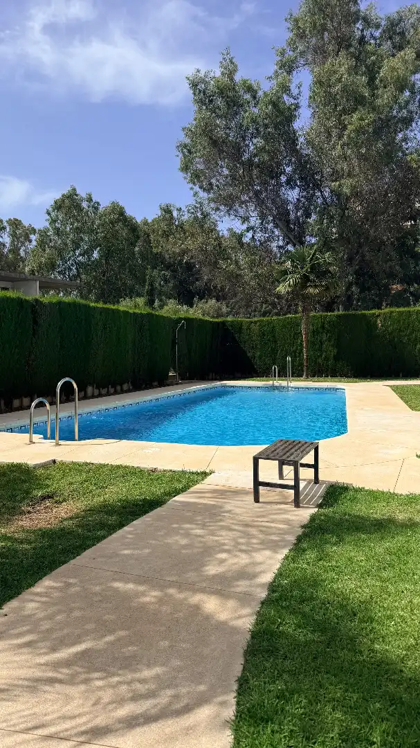 Piscina de Piso en venta en Mijas con Aire acondicionado, Jardín privado y Terraza