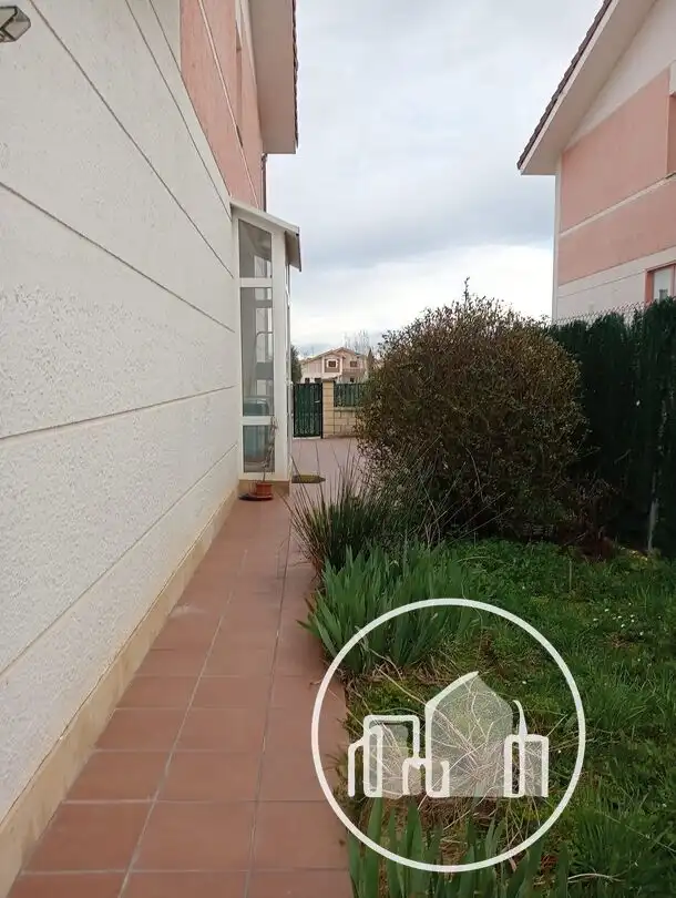 Chalet con jardín en venta en Villarcayo de Merindad de Castilla la Vieja, imagen 2