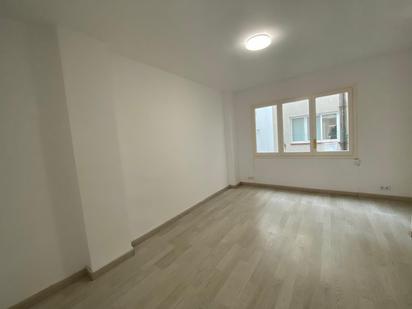 Bedroom of Flat for sale in  Barcelona Capital  with Balcony