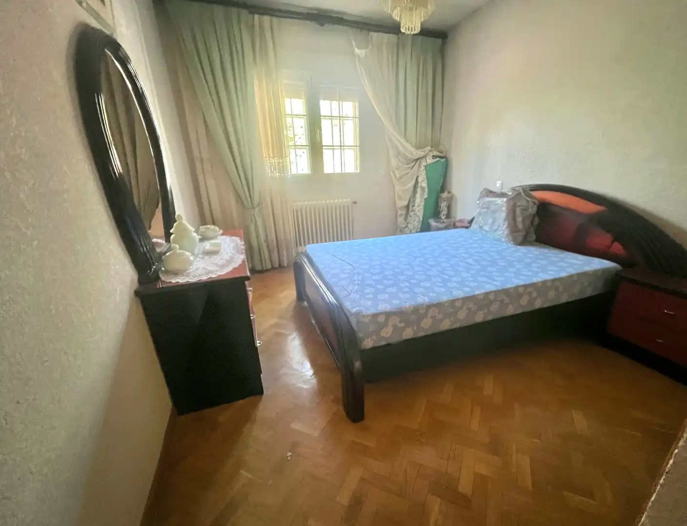 Habitación de Casa adosada en venta en Madrid con Aire acondicionado, Calefacción y Jardín privado
