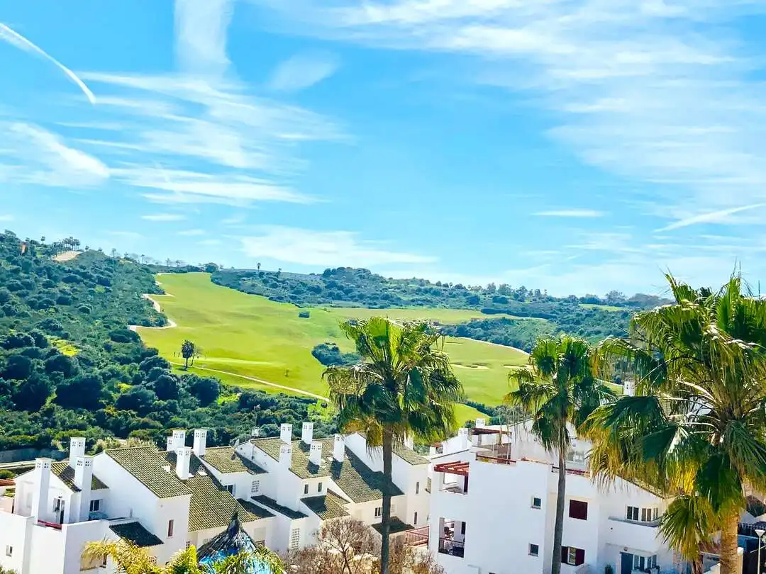 Außenansicht von Dachboden zum Verkauf in La Alcaidesa mit Klimaanlage, Heizung und Terrasse