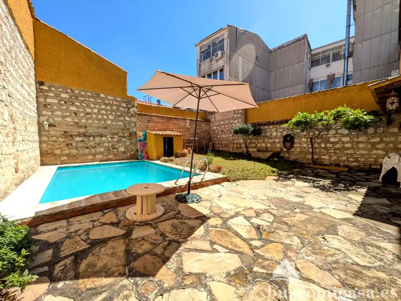 House with pool for sale in Doctor