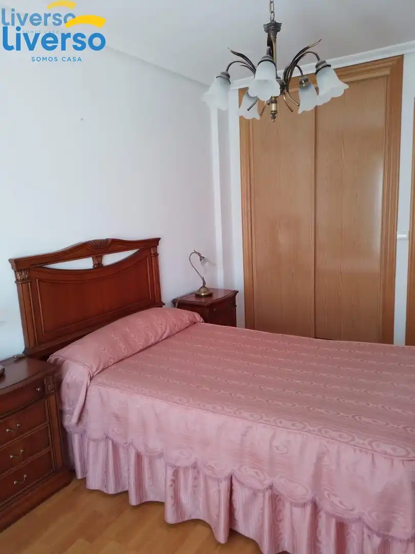 Schlafzimmer von Einfamilien-Reihenhaus zum Verkauf in Pradoluengo mit Heizung, Privatgarten und Parkett