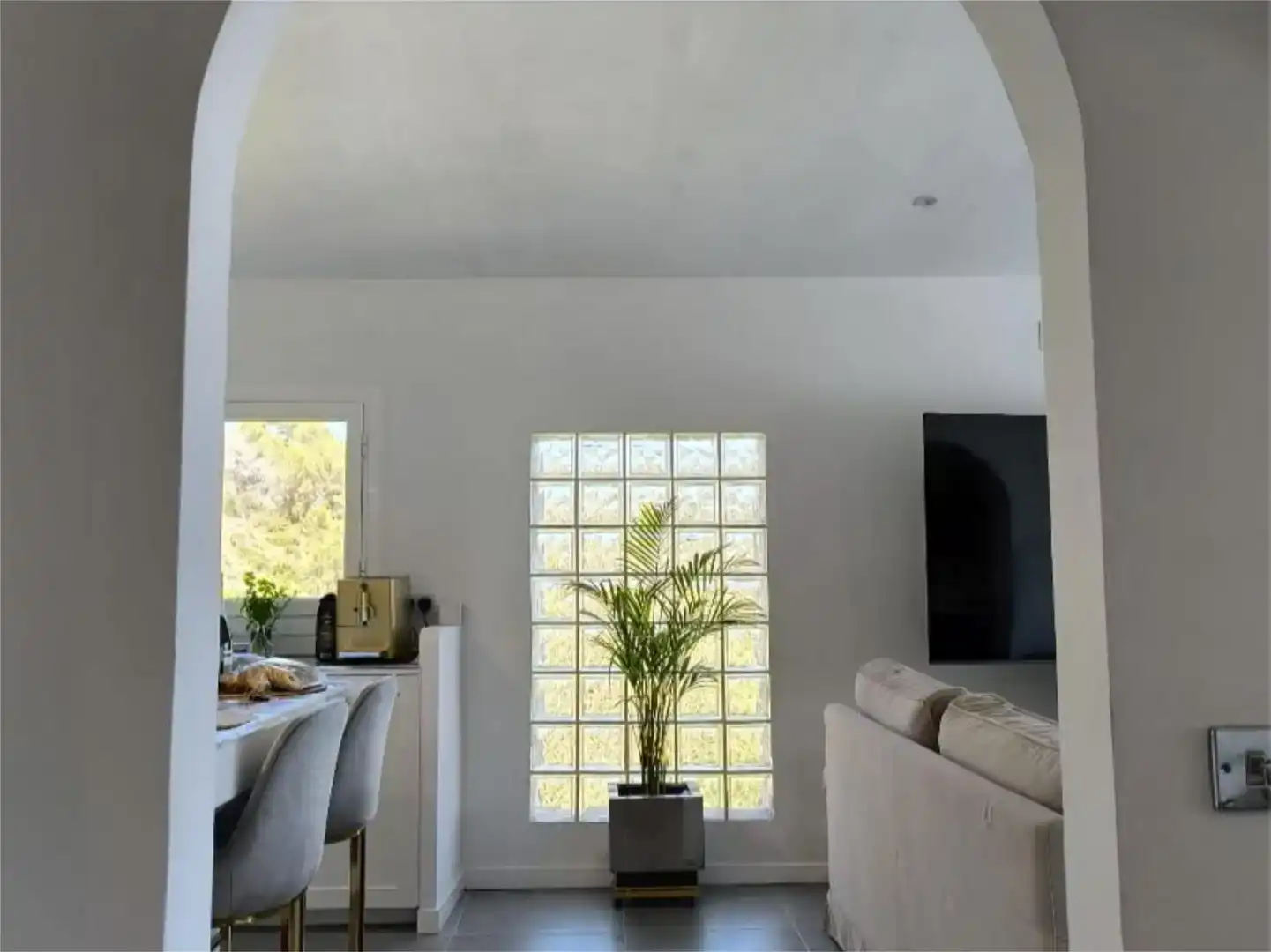 Sala de estar de Casa o chalet de alquiler en Sant Pere de Ribes con Aire acondicionado, Jardín privado y Piscina
