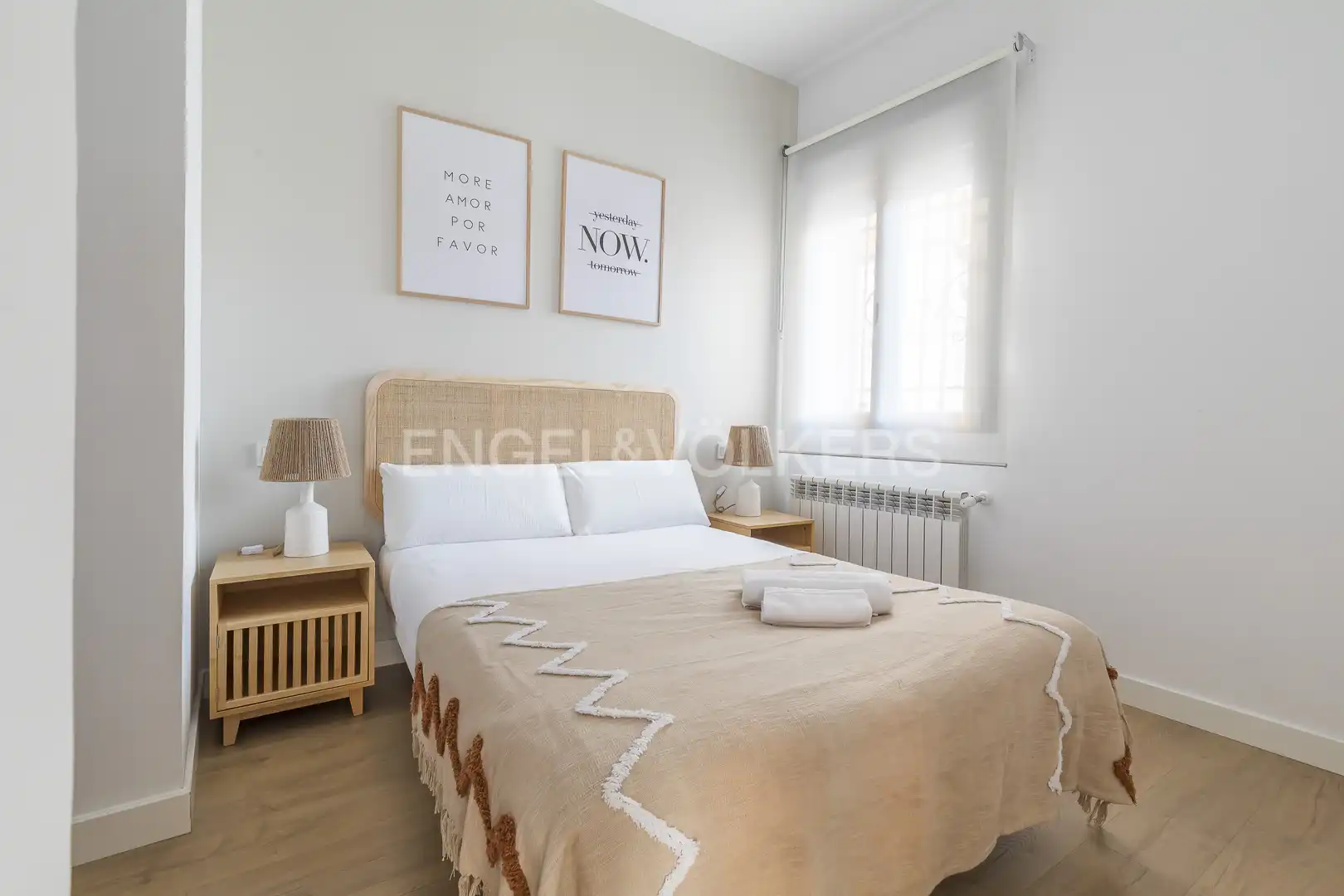 Dormitori de Apartament de lloguer en Madrid amb Aire condicionat, Calefacció i Moblat