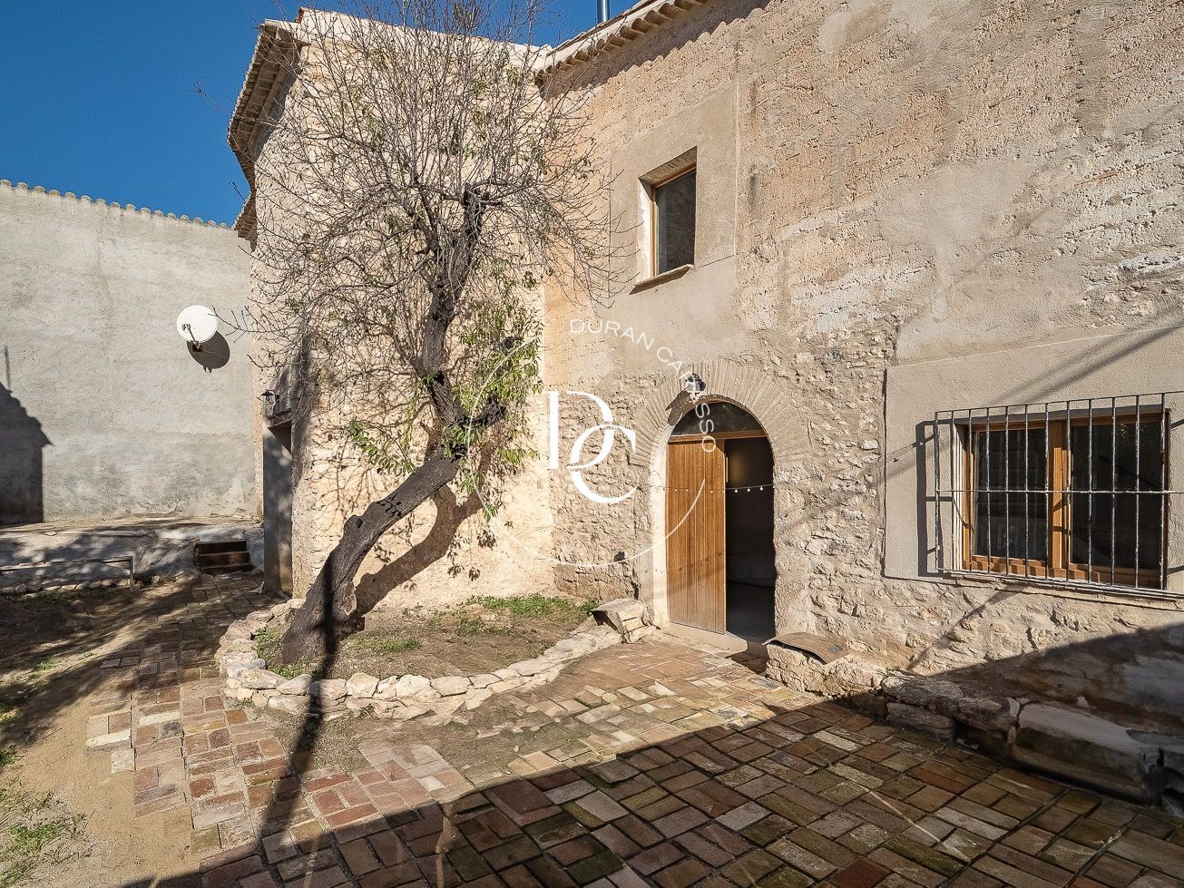 Exterior view of Country house for sale in Vilanova i la Geltrú  with Air Conditioner, Heating and Private garden