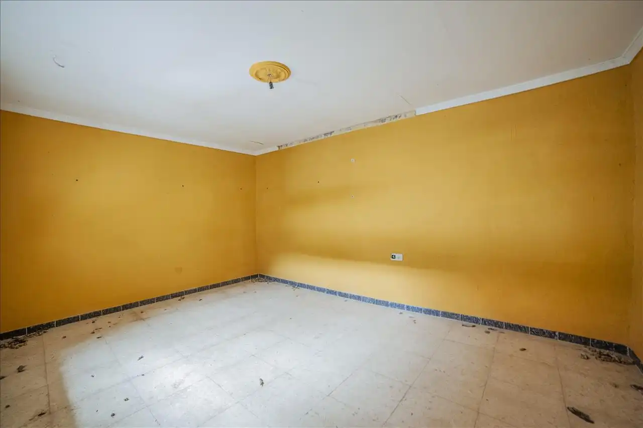 Casa adosada en venta en Lora del Río con Trastero