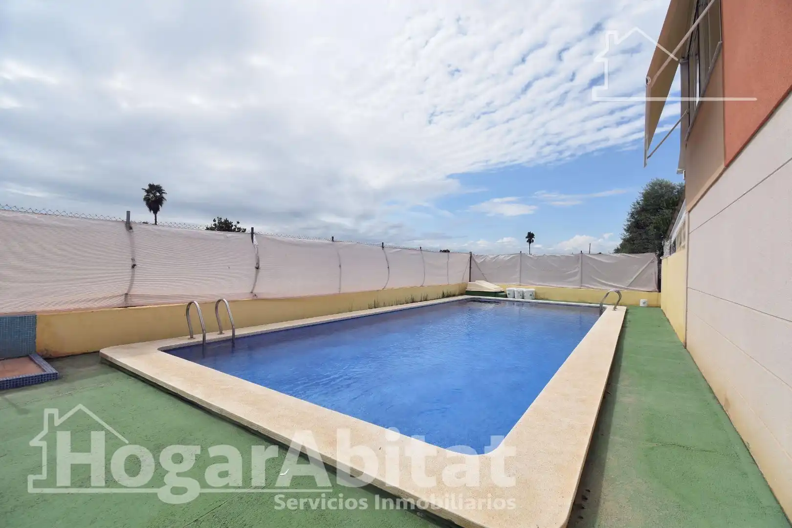 Adosado con piscina en venta en Catalans
