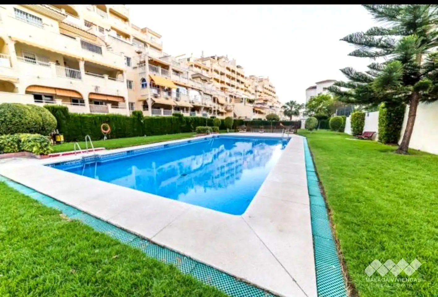 Pis amb piscina en venda a Ancla