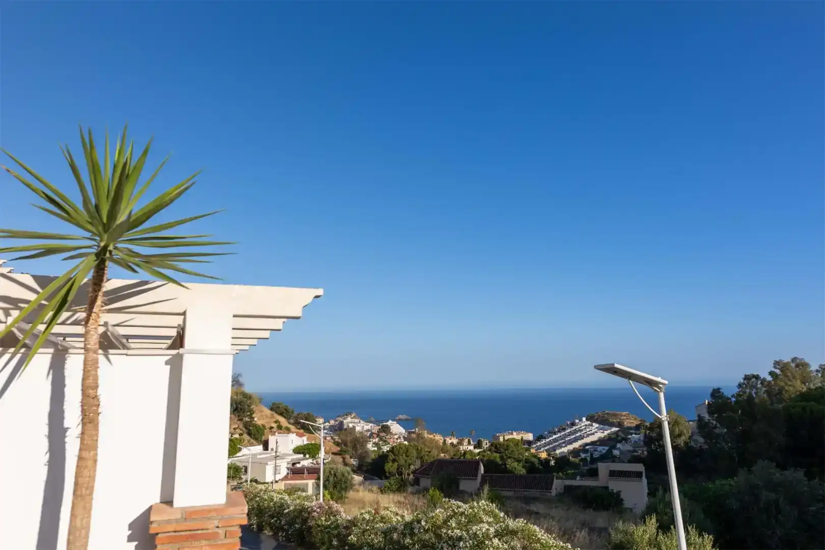 Vista exterior de Casa o chalet en venta en Almuñécar con Jardín privado, Piscina y Balcón