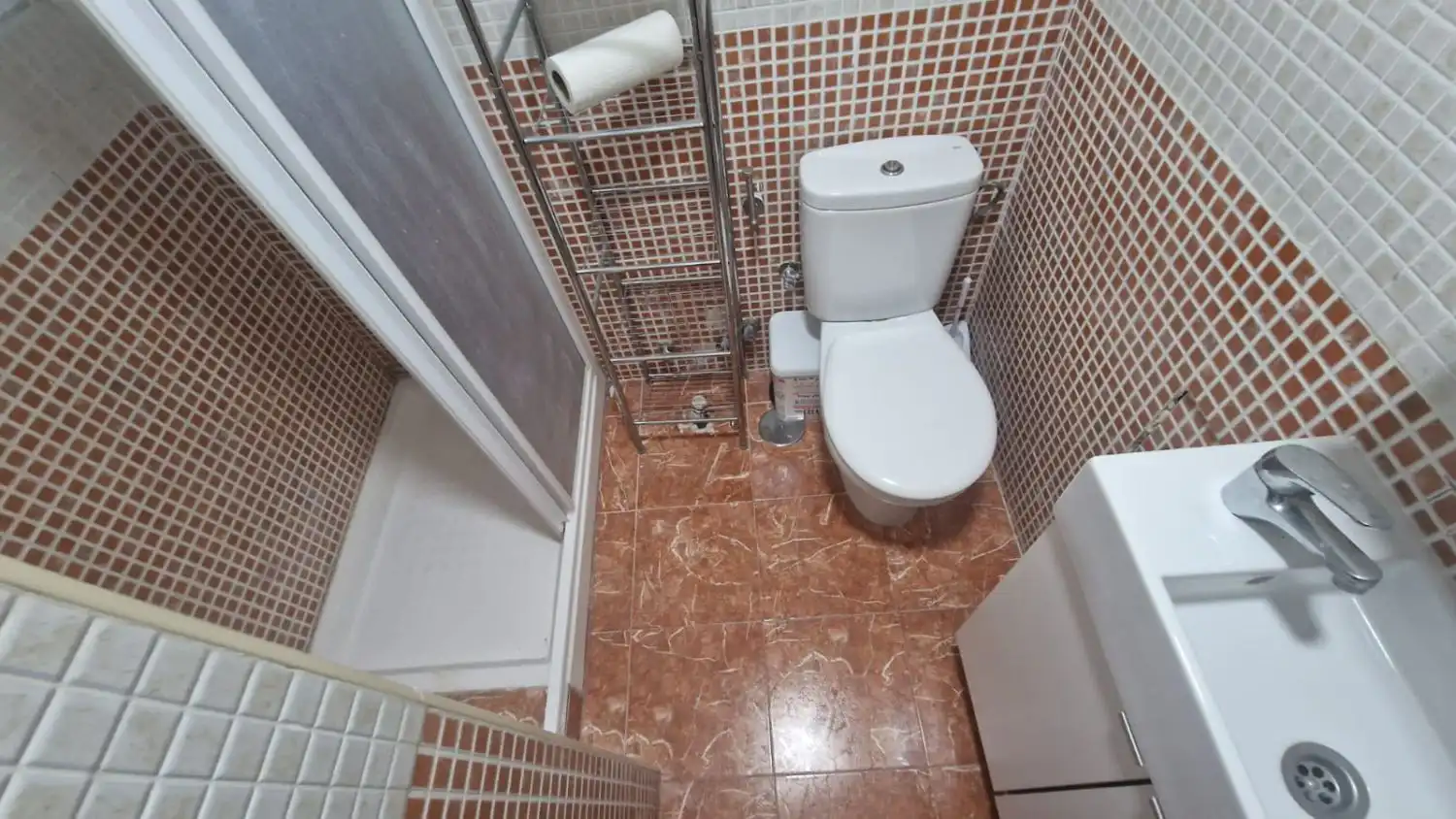 Baño de Piso de alquiler en Jaén con Aire acondicionado, Calefacción y Balcón