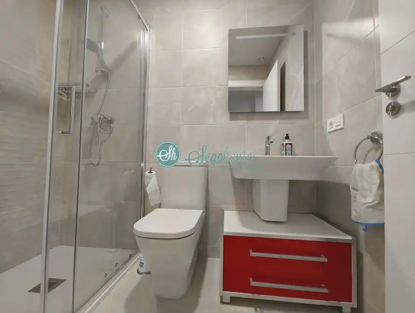 Badezimmer von Wohnung zur Miete in Segovia mit Heizung, Terrasse und Abstellraum