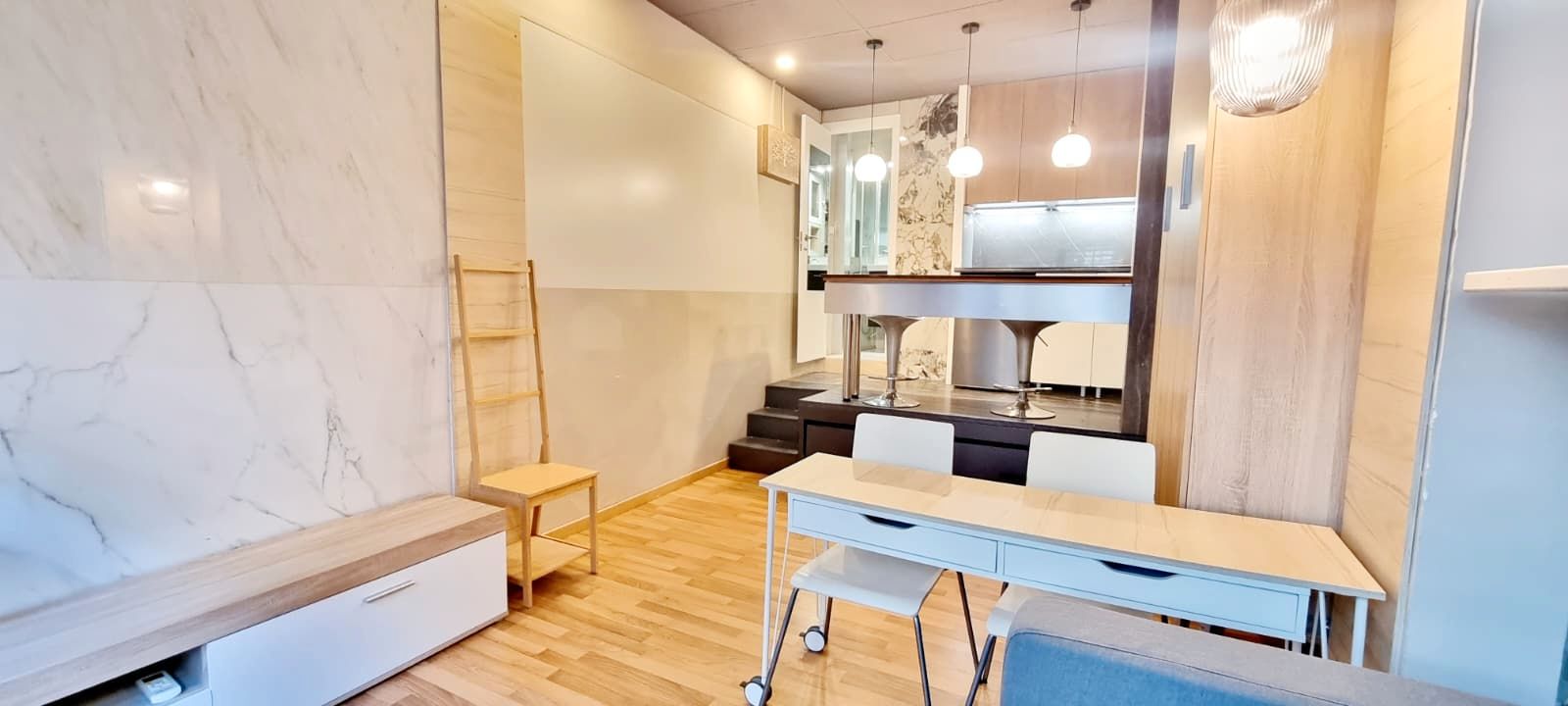 Sala d'estar de Estudi de lloguer en  Barcelona Capital amb Aire condicionat i Moblat