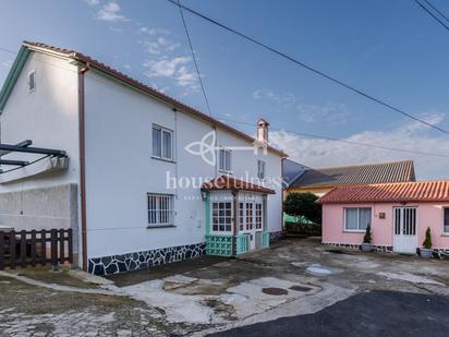 Vista exterior de Casa o xalet en venda en Valdoviño amb Calefacció