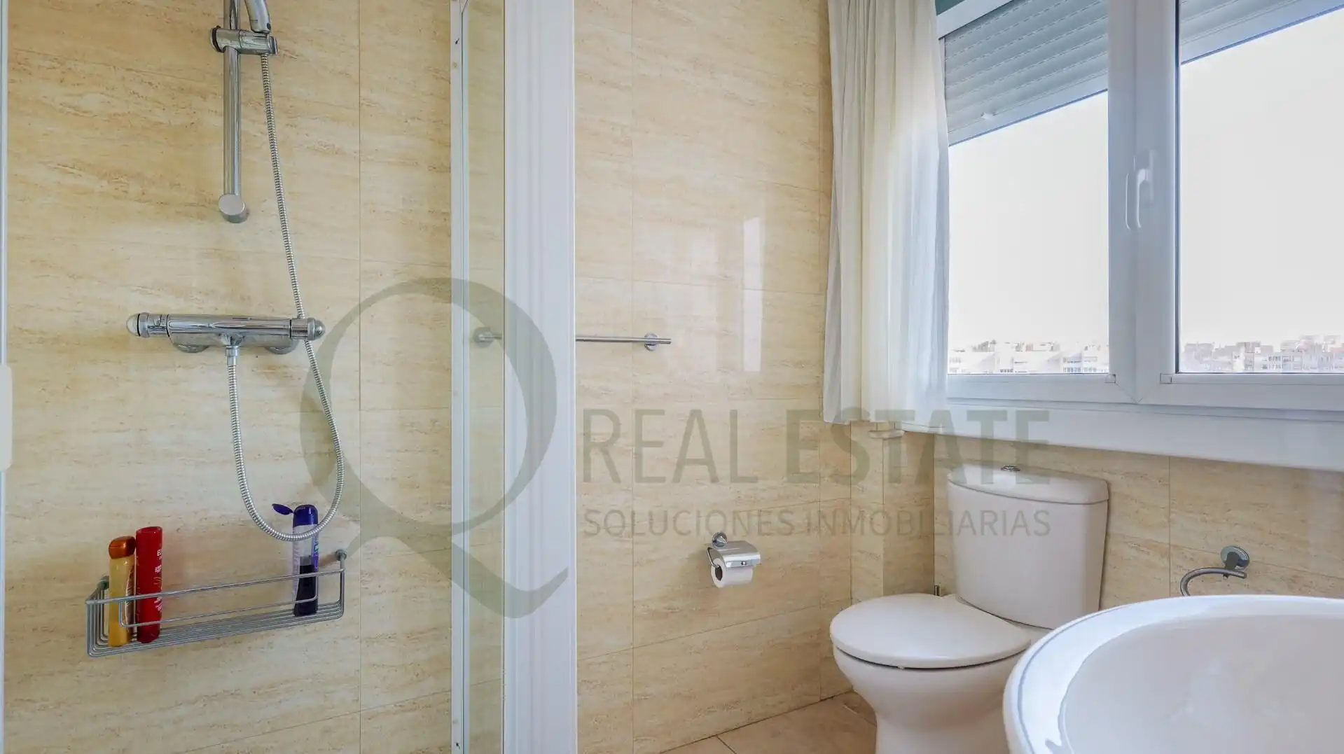 Badezimmer von Dachboden zur Miete in Alicante / Alacant mit Klimaanlage, Privatgarten und Terrasse