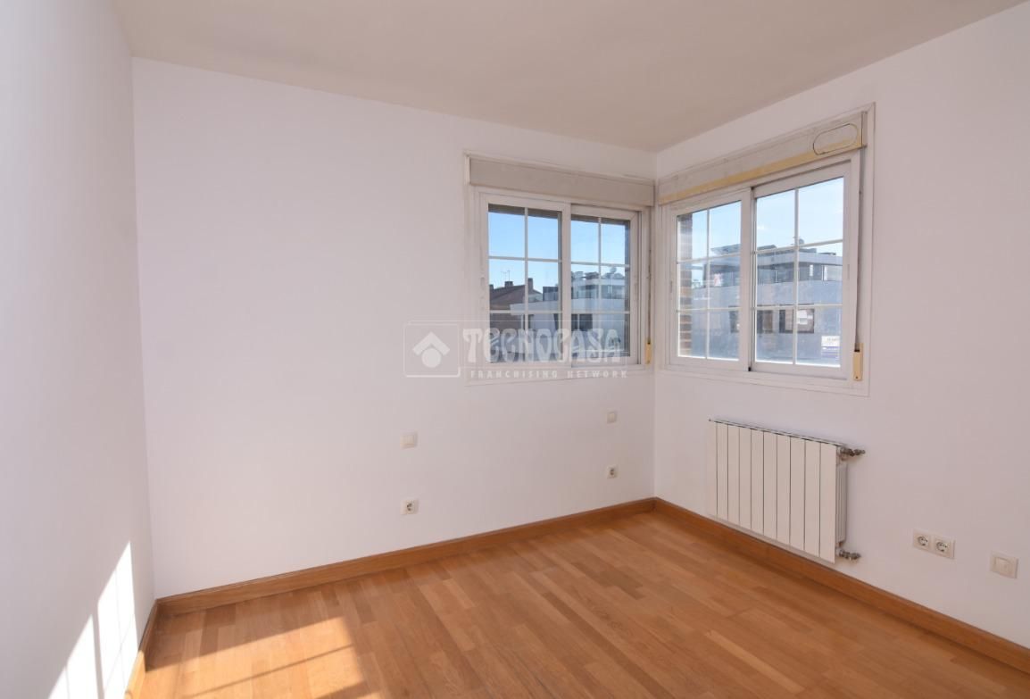 Habitación de Casa adosada en venta en Móstoles