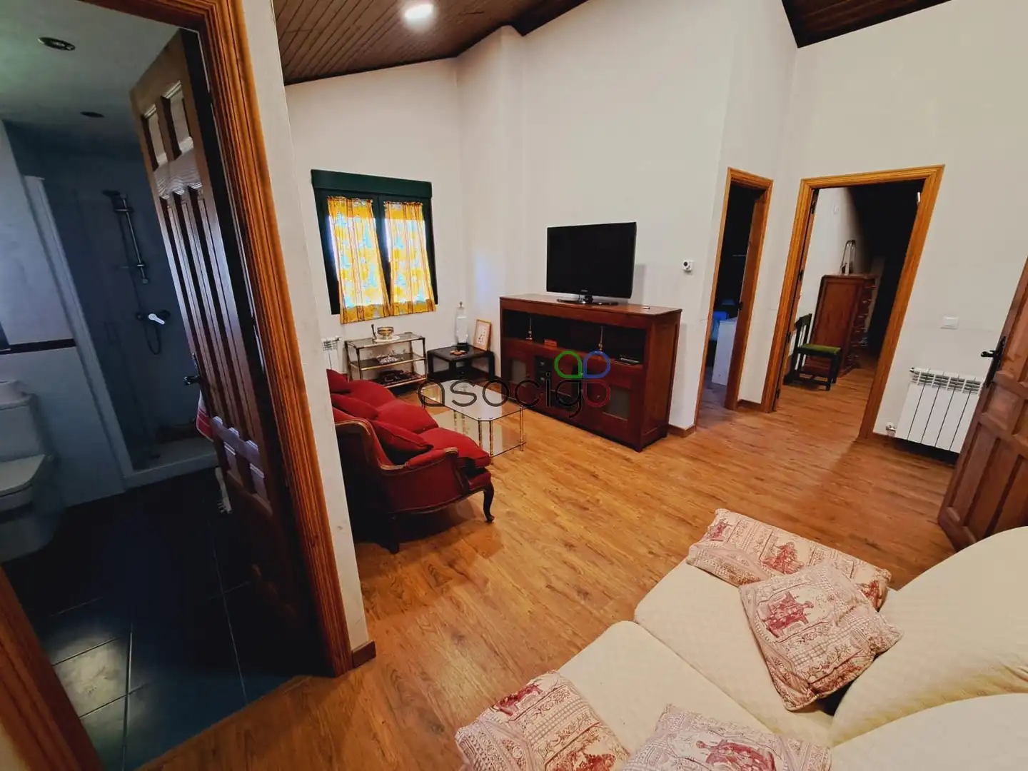 Sala de estar de Casa o chalet en venta en Solanillos del Extremo con Calefacción, Trastero y Piscina