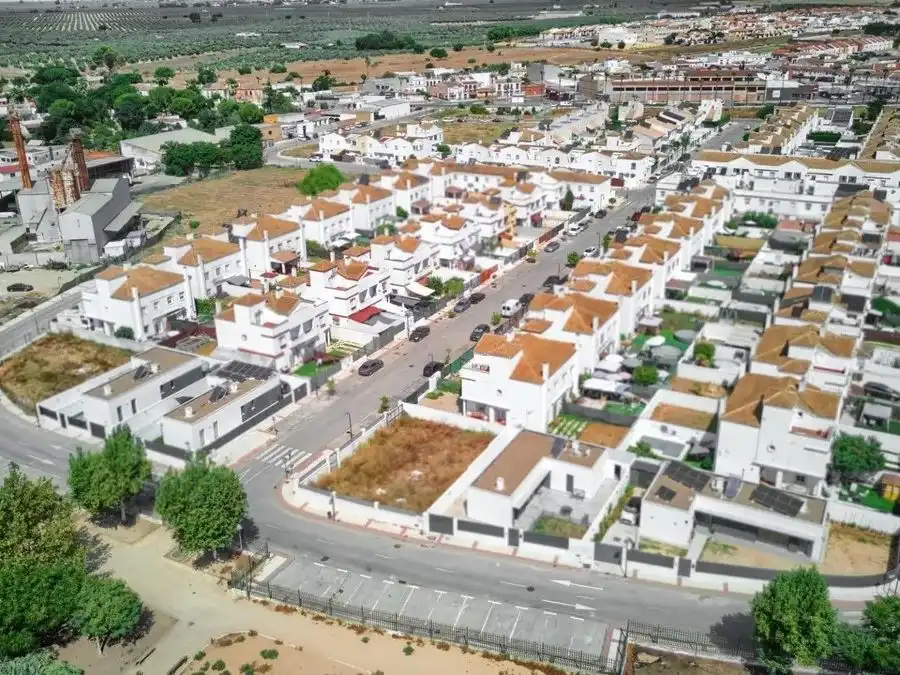 Vista exterior de Casa o xalet en venda en Bollullos de la Mitación amb Terrassa i Balcó