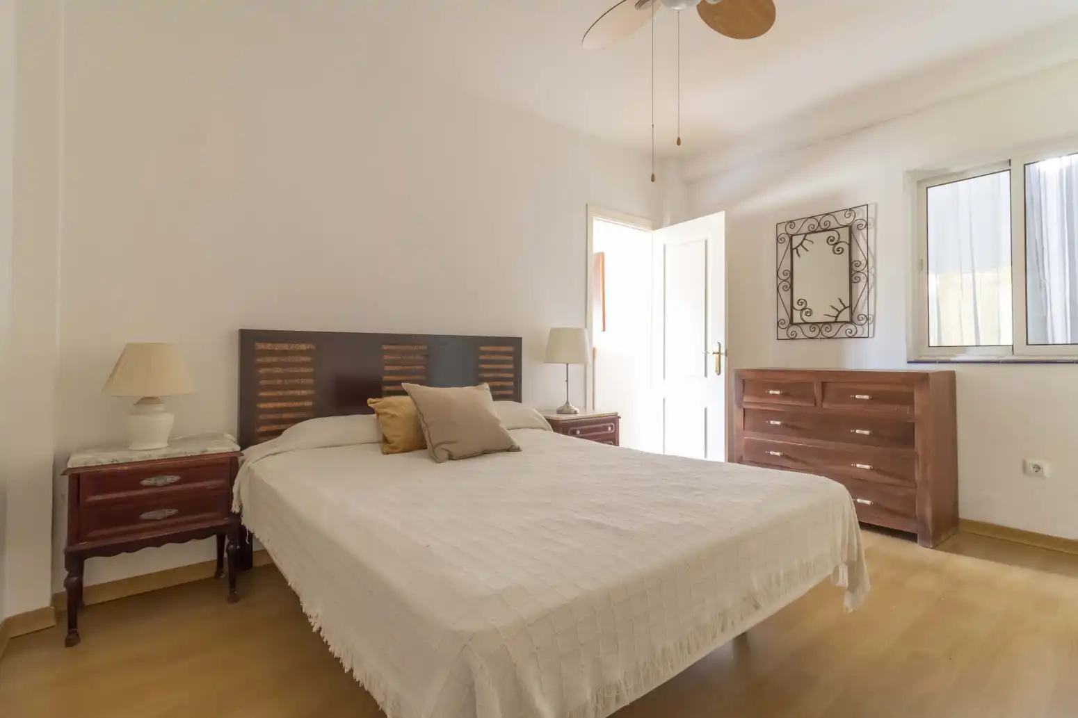 Bedroom of Houses for sale in Carmona  with Air Conditioner, Private garden and Swimming Pool