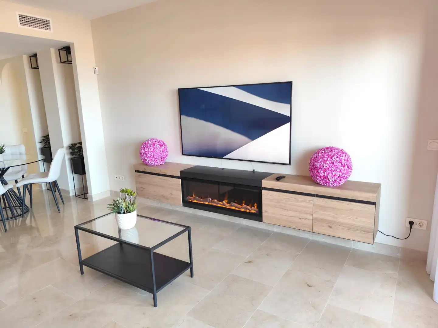 Sala d'estar de Apartament en venda en Manilva amb Aire condicionat, Terrassa i Piscina