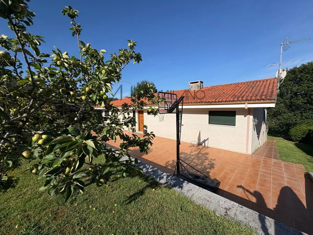 Vista exterior de Casa o chalet en venta en Poio con Calefacción, Jardín privado y Parquet